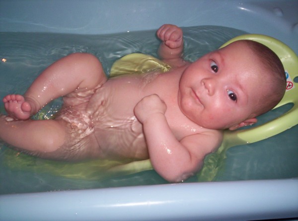 comment prendre bain bébé